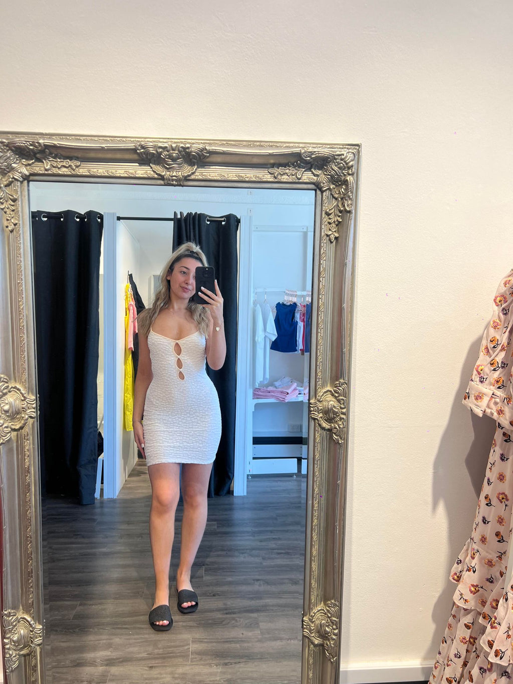 CREAM WHITE MINI