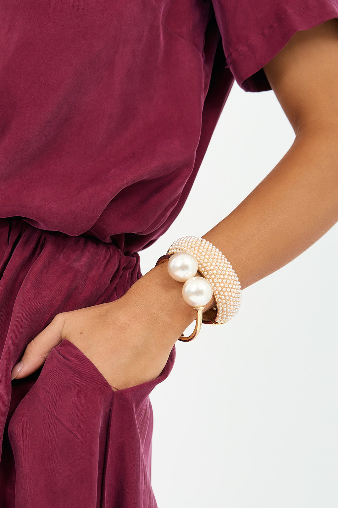 FAUX PEARL STATEMENT BANGLE (Cream)