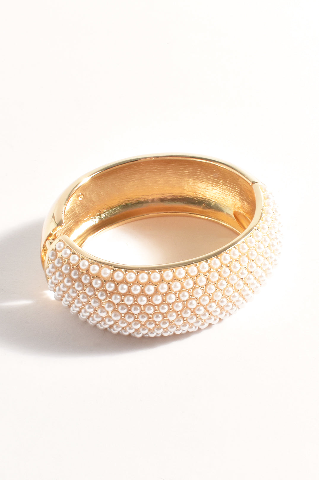 FAUX PEARL STATEMENT BANGLE (Cream)