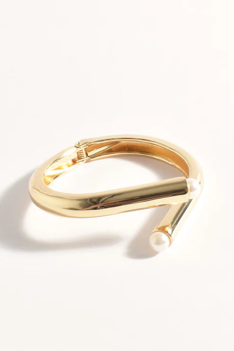 HINGED PEARL END EVENT BANGLE (Gold)