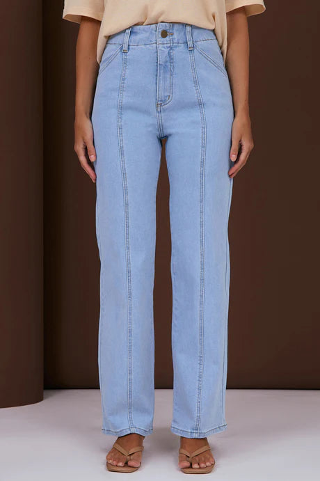 BLAIRE STRAIGHT LEG JEAN (LIGHT DENIM)