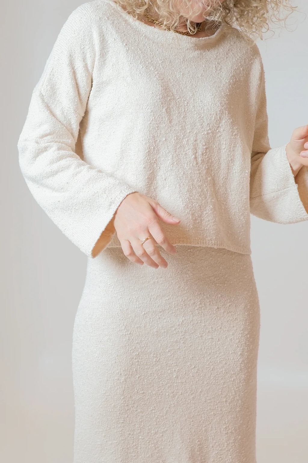 AMI FLARED LONG SLEEVE TOP