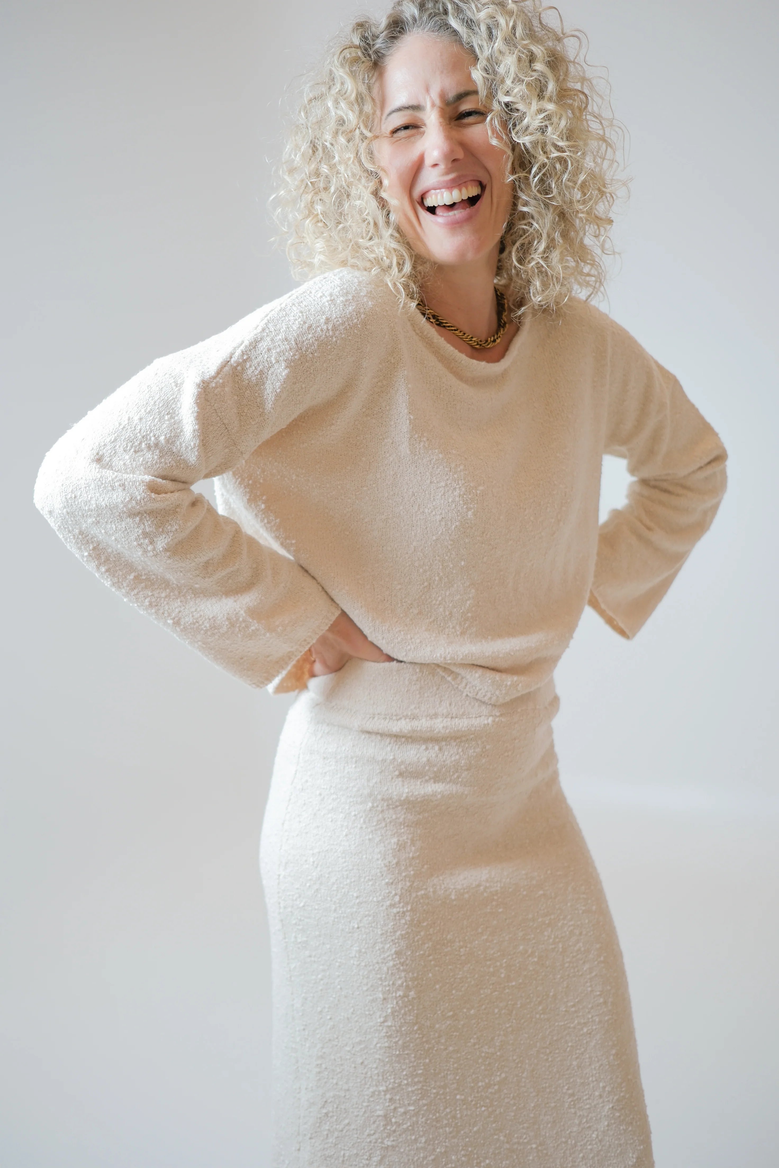 AMI FLARED LONG SLEEVE TOP