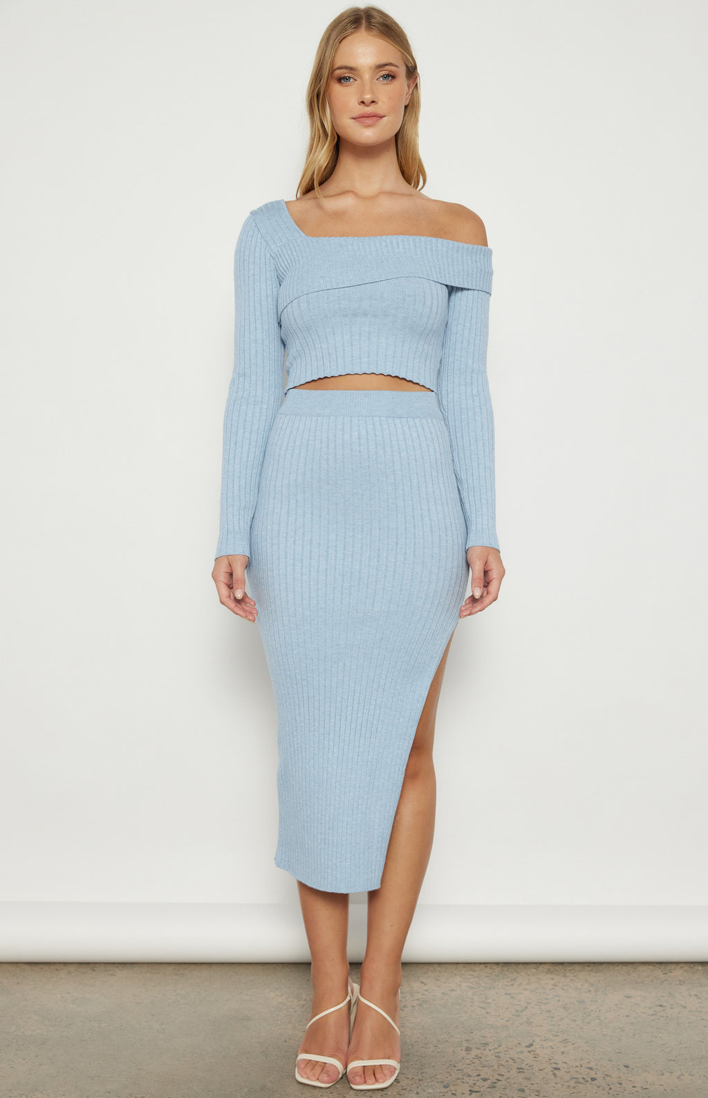 KNIT SET WITH ONE SHOULDER NECKLINE TOP AND SKIRT